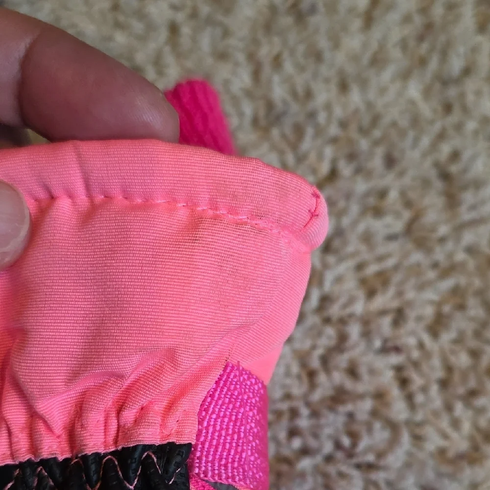 3M Thinsulate Pink and Black Winter Gloves